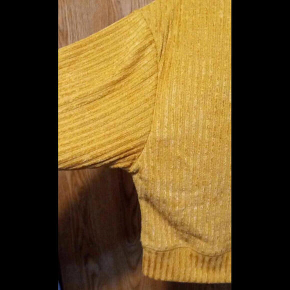 Band of the Free Russel Gold Ribbed Pullover Size Small NWT - Picture 3 of 8